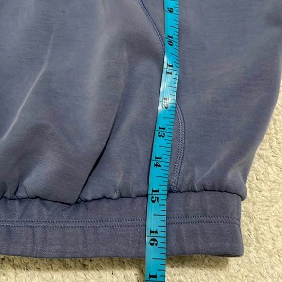 Lululemon - Cropped Top- 4 - Picture 5 of 6